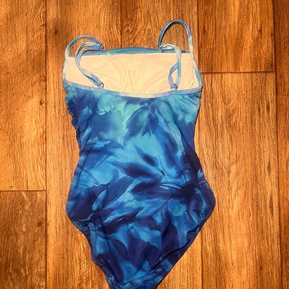 Women’s size 8- one piece electric blue swimsuit - Picture 4 of 5